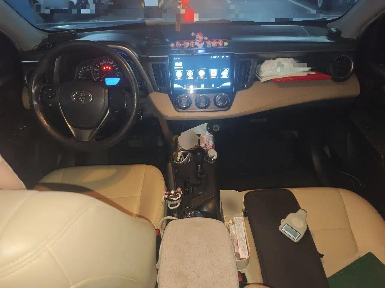 Toyota RAV4 2013 2.0L CVT Two-Wheel Drive Urban Edition — миниатюра 9
