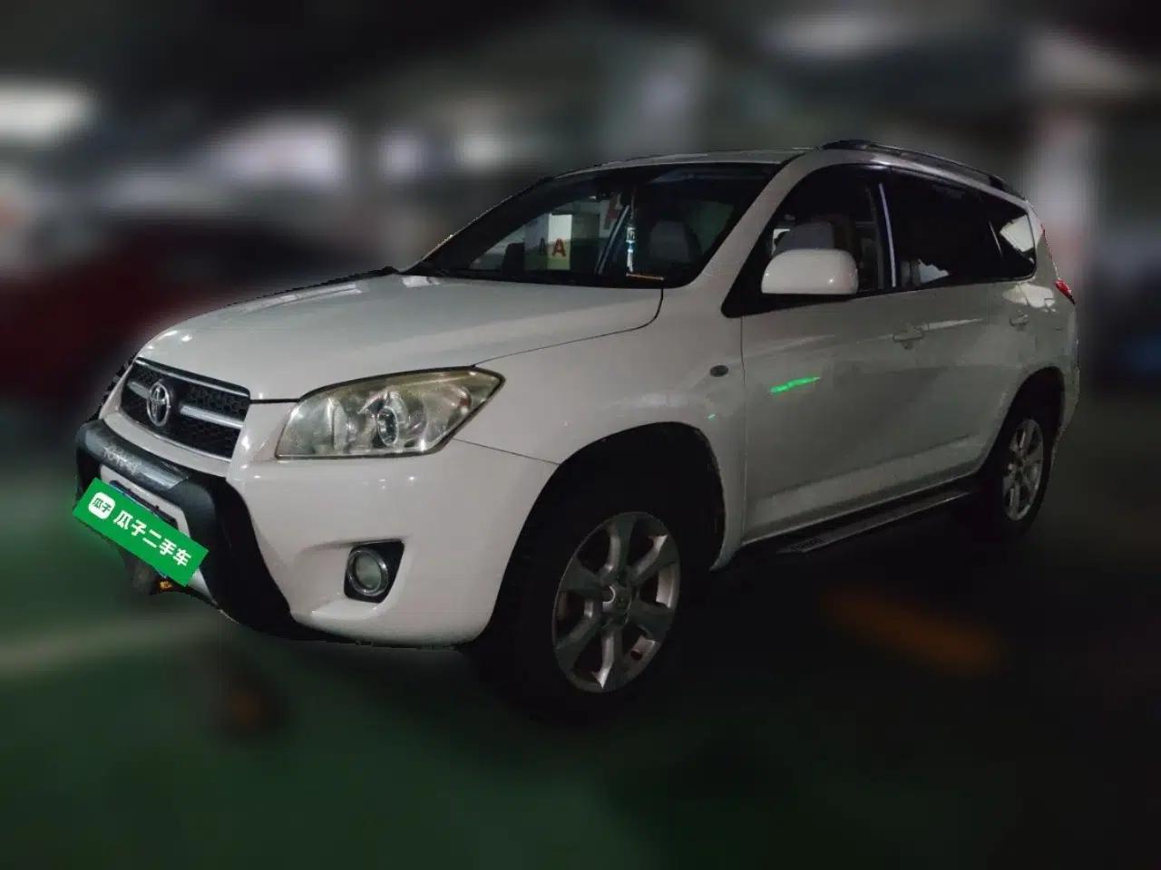 Toyota RAV4 2011 2.0L Automatic Classic Edition — миниатюра 1