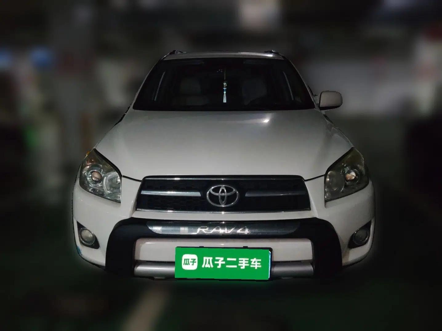 Toyota RAV4 2011 2.0L Automatic Classic Edition — миниатюра 2