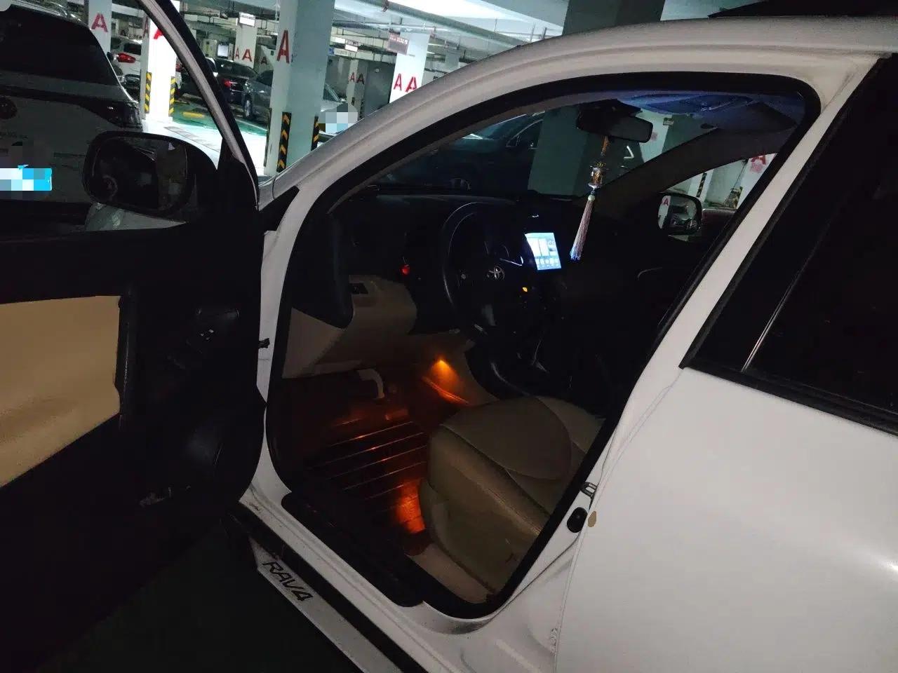 Toyota RAV4 2011 2.0L Automatic Classic Edition — миниатюра 16
