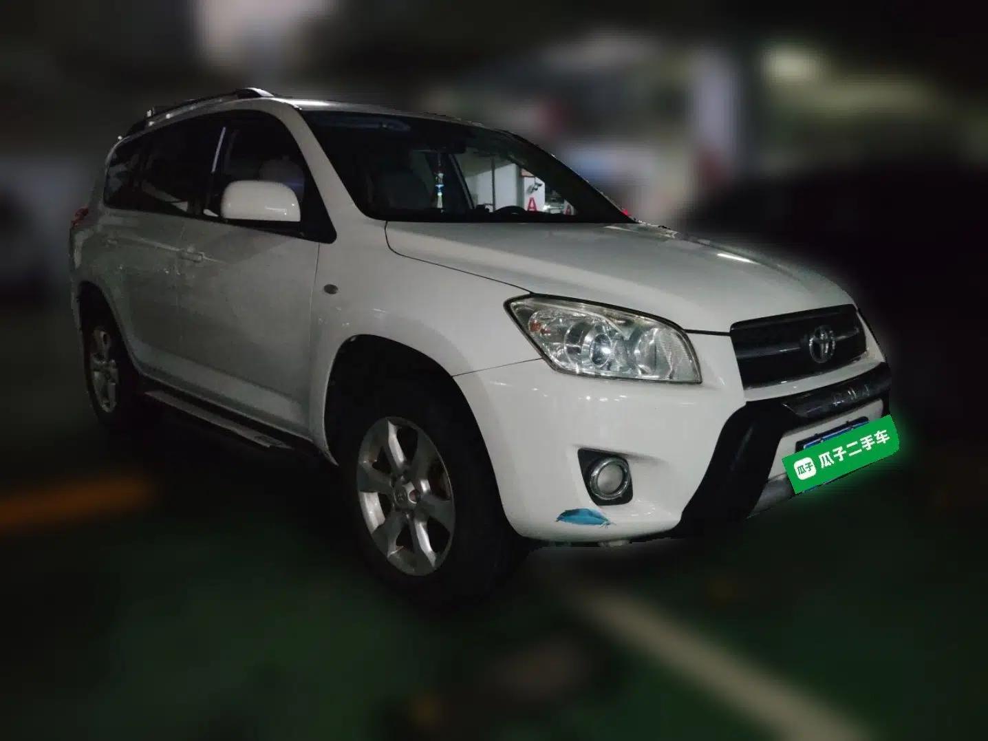Toyota RAV4 2011 2.0L Automatic Classic Edition — миниатюра 3