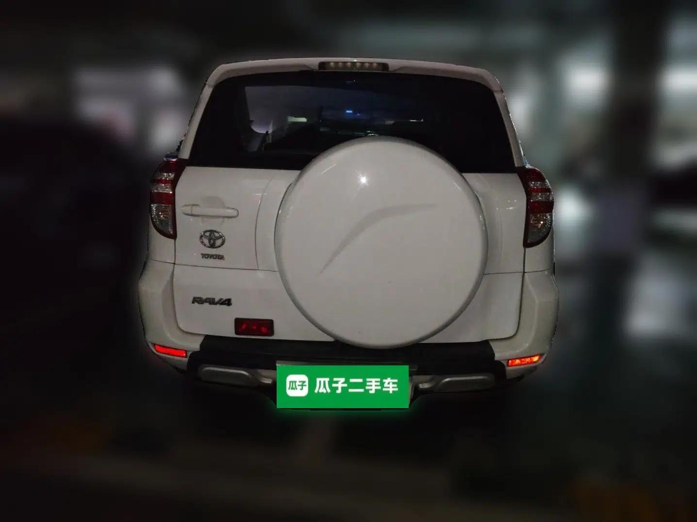 Toyota RAV4 2011 2.0L Automatic Classic Edition — миниатюра 5