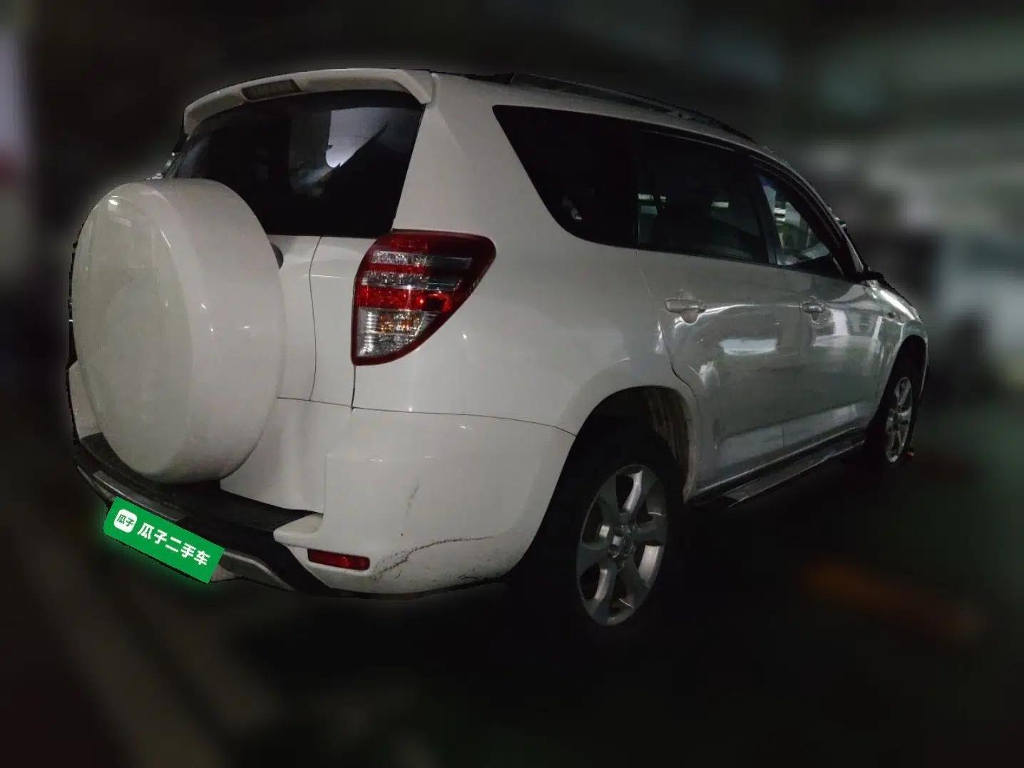 Toyota RAV4 2011 2.0L Automatic Classic Edition — миниатюра 6