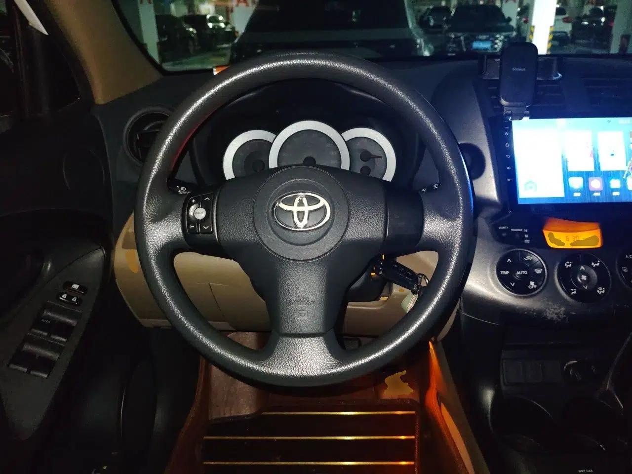 Toyota RAV4 2011 2.0L Automatic Classic Edition — миниатюра 10