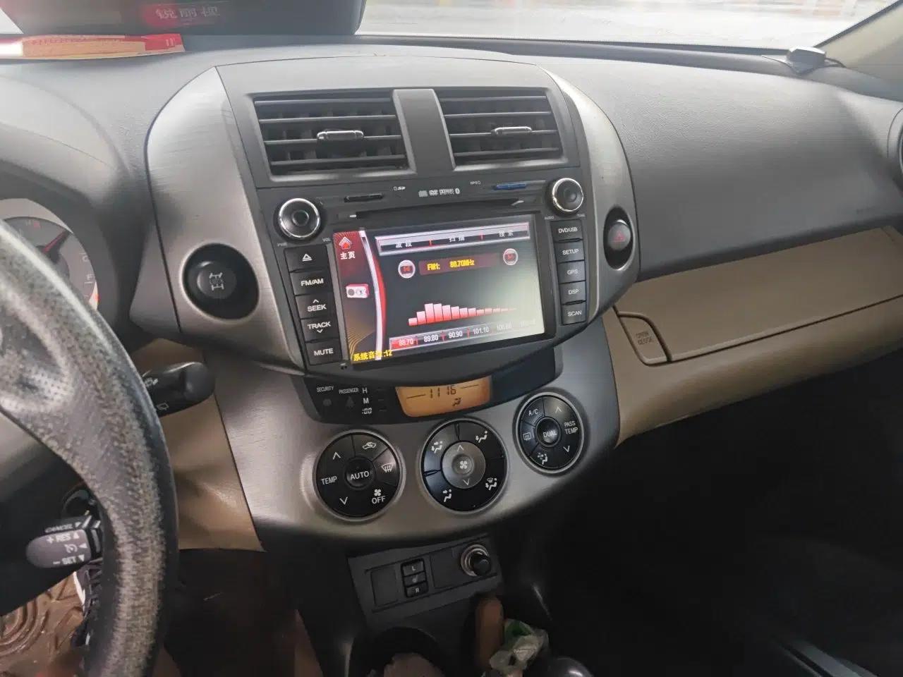 Toyota RAV4 2011 2.4L Automatic 4x4 Luxury Edition — миниатюра 13