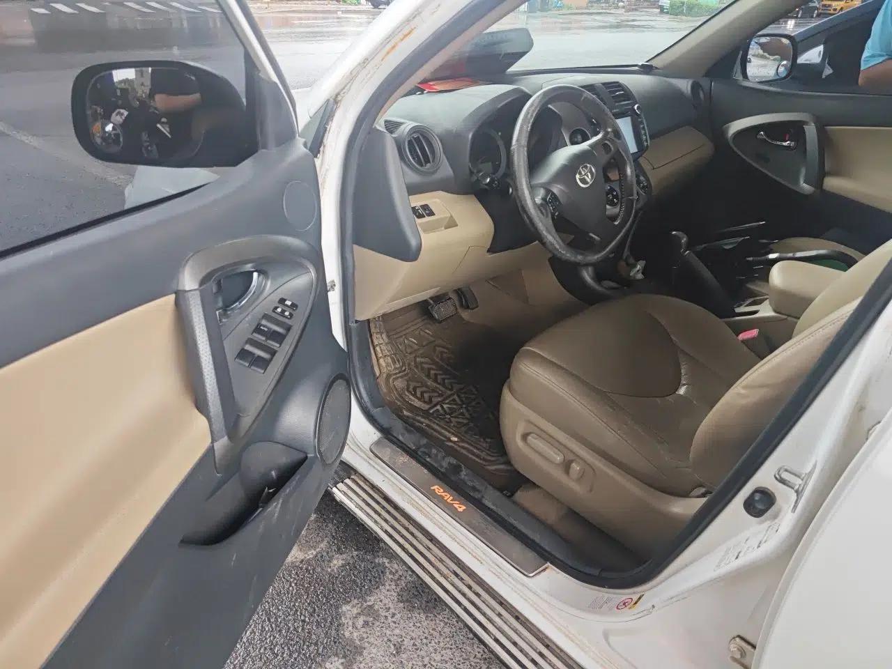 Toyota RAV4 2011 2.4L Automatic 4x4 Luxury Edition — миниатюра 16