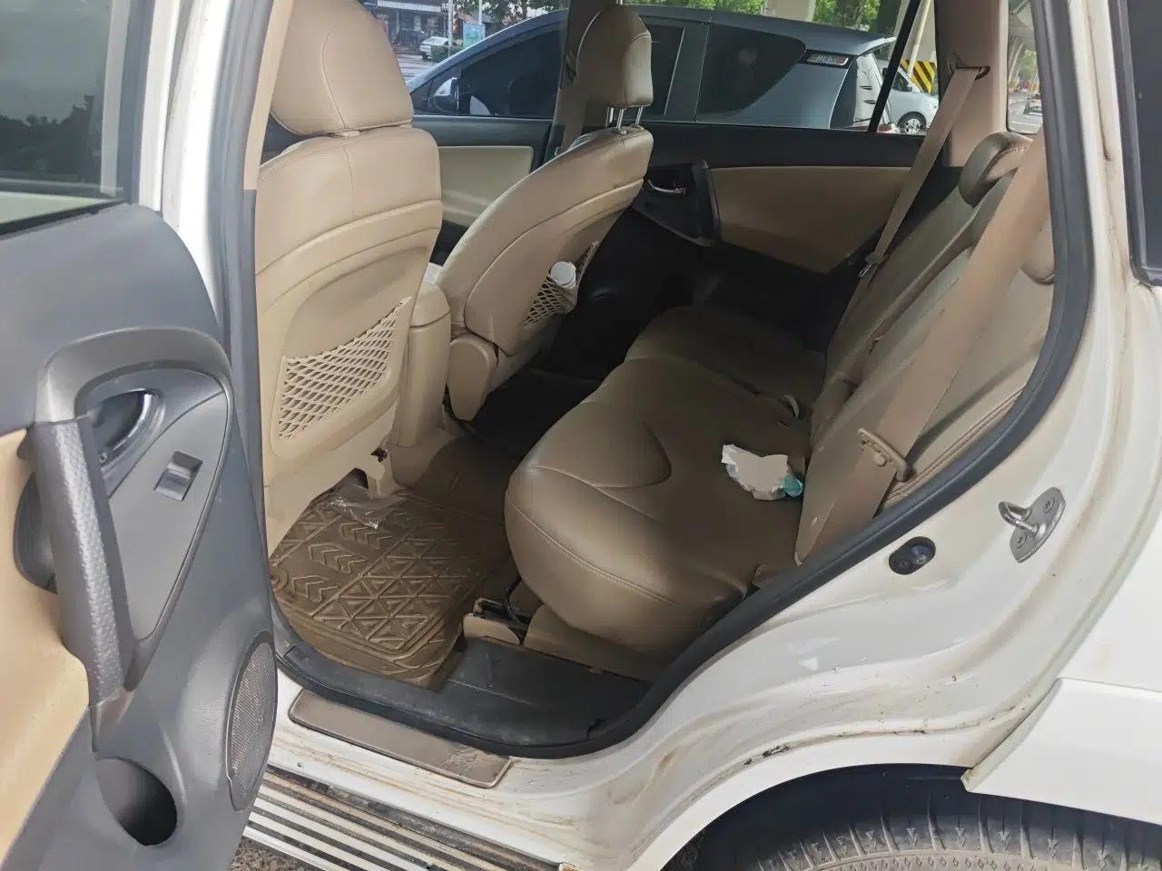 Toyota RAV4 2011 2.4L Automatic 4x4 Luxury Edition — миниатюра 17