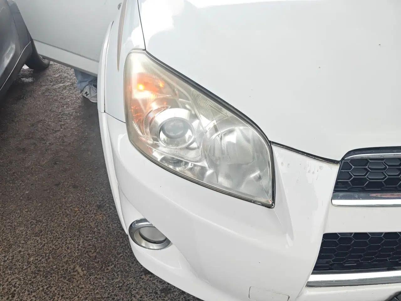 Toyota RAV4 2011 2.4L Automatic 4x4 Luxury Edition — миниатюра 7
