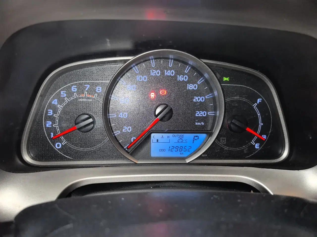 Toyota RAV4 2015 2.0L CVT Two-Wheel Drive Fashion Edition — миниатюра 11