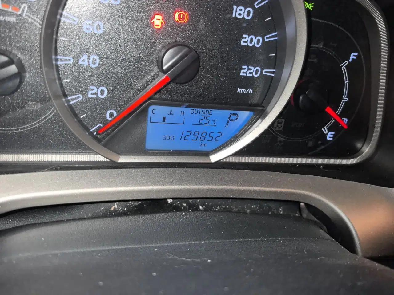 Toyota RAV4 2015 2.0L CVT Two-Wheel Drive Fashion Edition — миниатюра 12