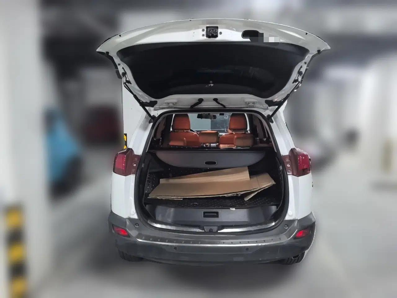 Toyota RAV4 2015 2.0L CVT Two-Wheel Drive Fashion Edition — миниатюра 19