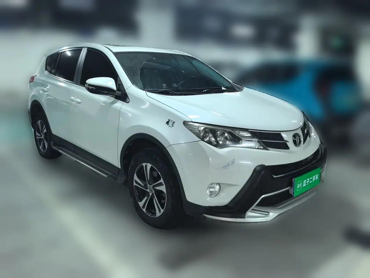 Toyota RAV4 2015 2.0L CVT Two-Wheel Drive Fashion Edition — миниатюра 3