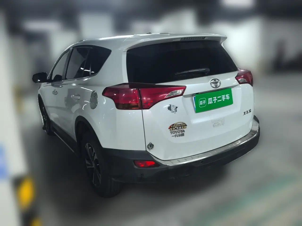 Toyota RAV4 2015 2.0L CVT Two-Wheel Drive Fashion Edition — миниатюра 4