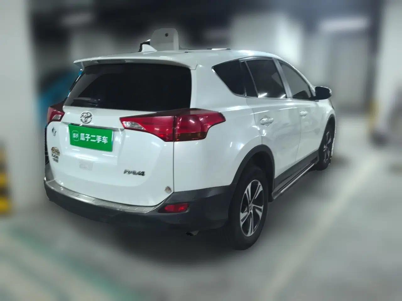 Toyota RAV4 2015 2.0L CVT Two-Wheel Drive Fashion Edition — миниатюра 6