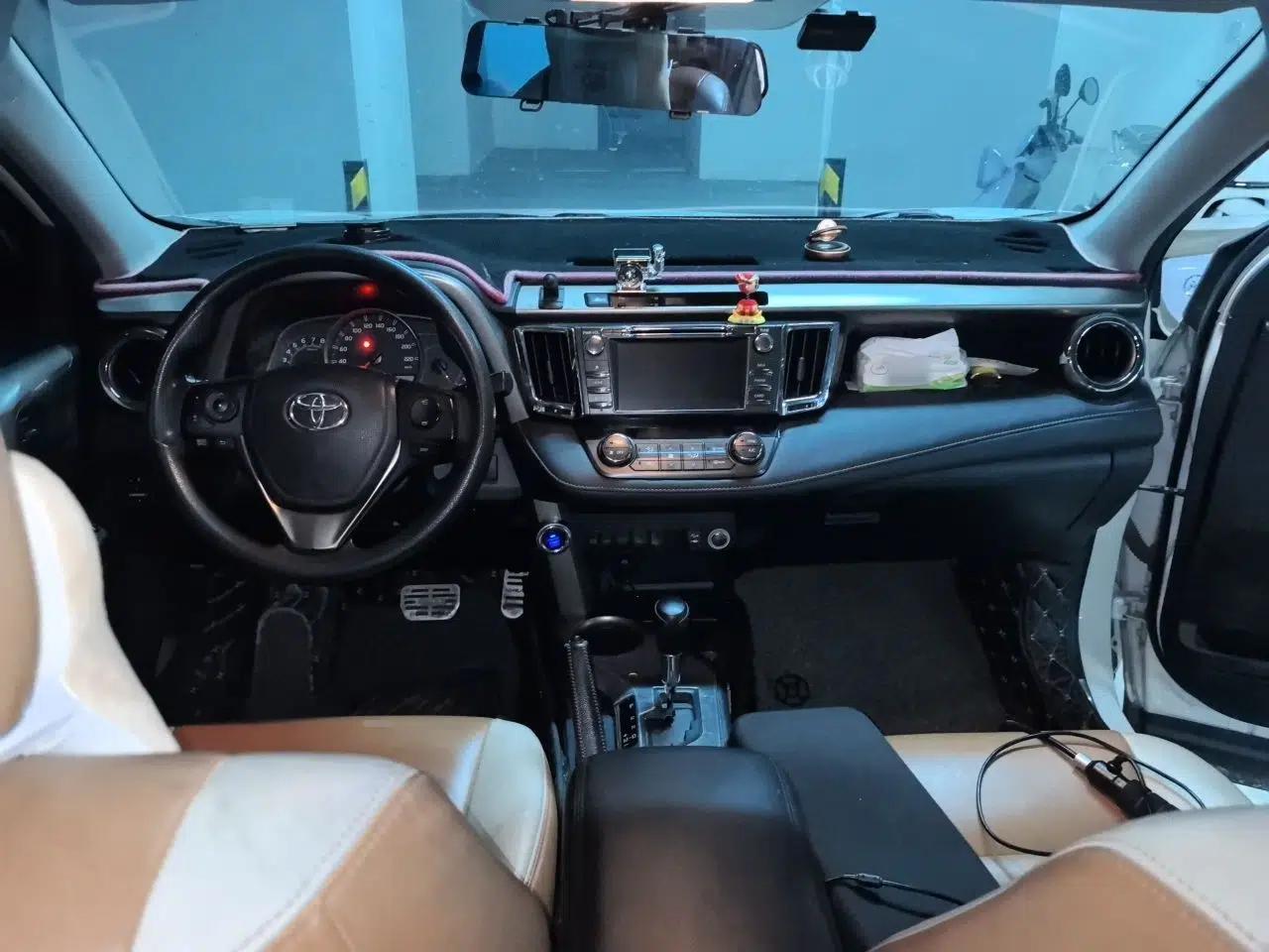 Toyota RAV4 2015 2.0L CVT Two-Wheel Drive Fashion Edition — миниатюра 9