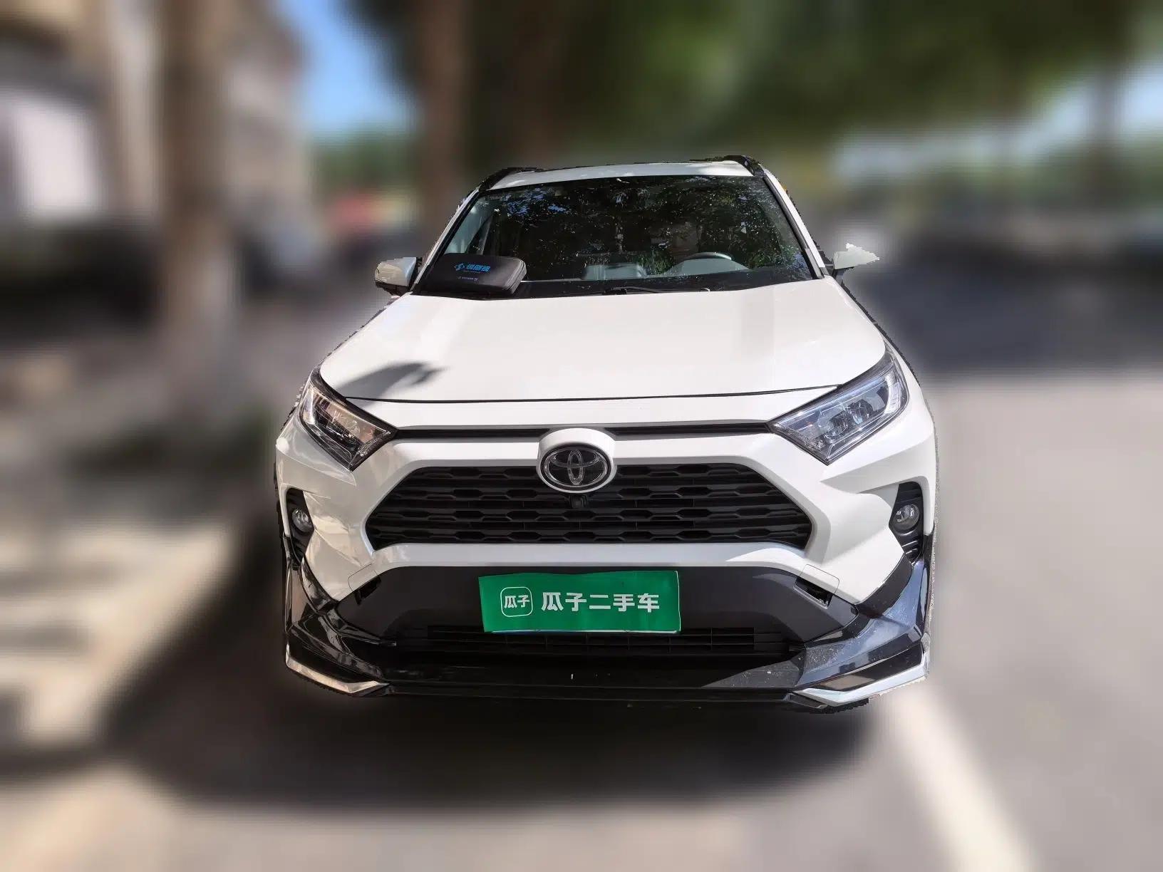 Toyota RAV4 2020 2.0L CVT Two-Wheel Drive Fashion PLUS Edition — миниатюра 2