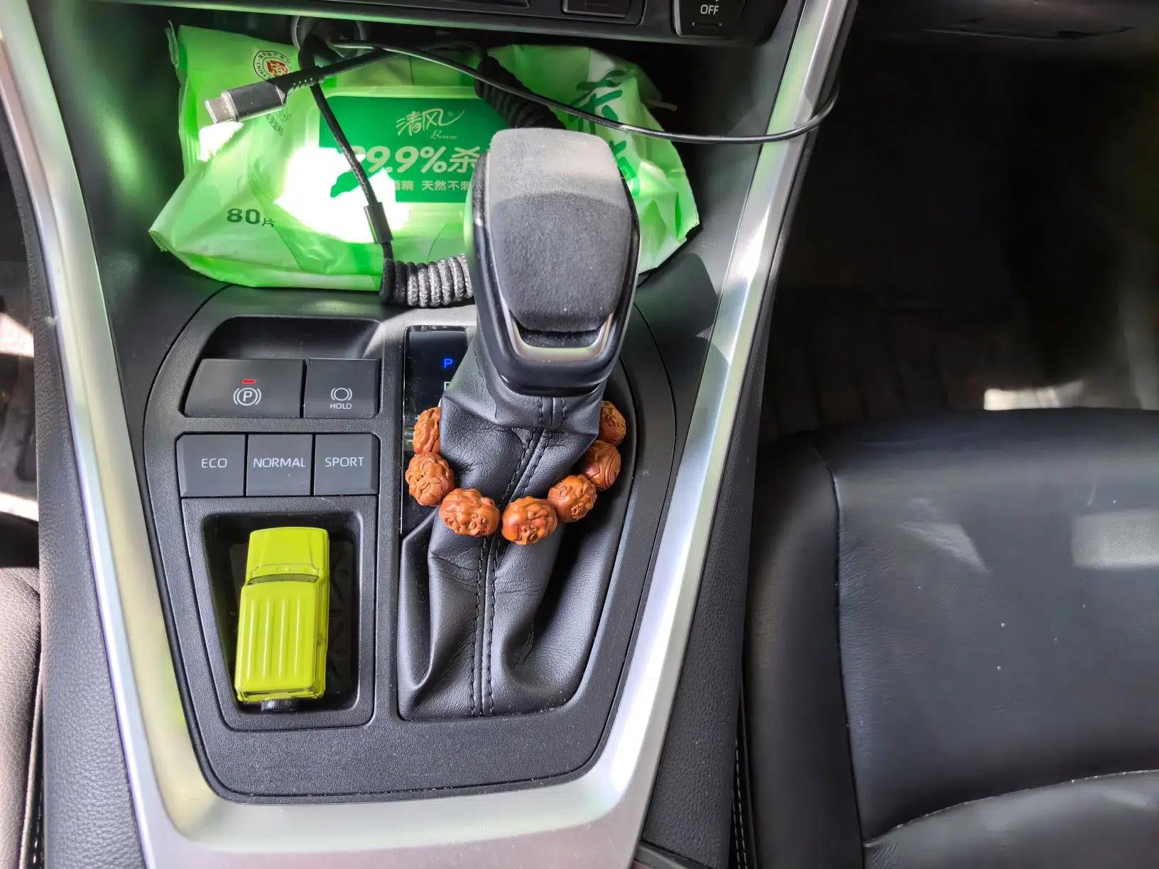 Toyota RAV4 2020 2.0L CVT Two-Wheel Drive Fashion PLUS Edition — миниатюра 14