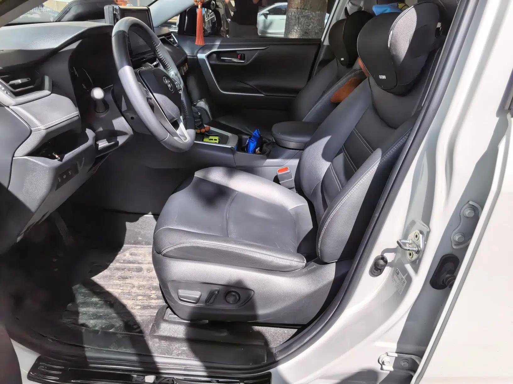 Toyota RAV4 2020 2.0L CVT Two-Wheel Drive Fashion PLUS Edition — миниатюра 15