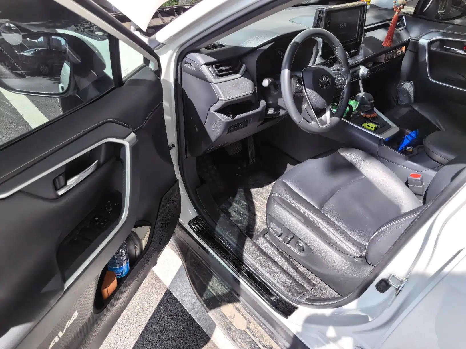 Toyota RAV4 2020 2.0L CVT Two-Wheel Drive Fashion PLUS Edition — миниатюра 16