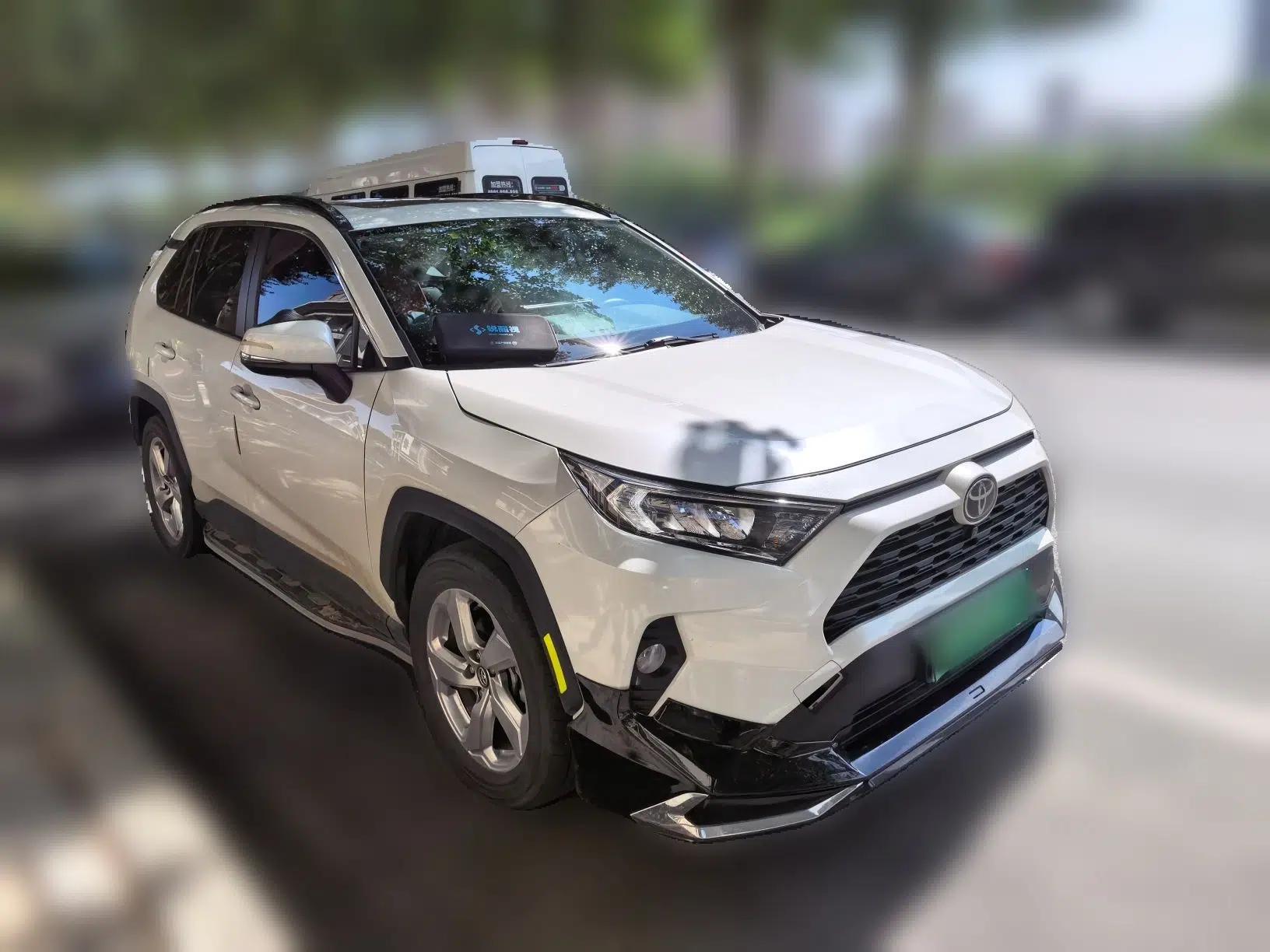 Toyota RAV4 2020 2.0L CVT Two-Wheel Drive Fashion PLUS Edition — миниатюра 3