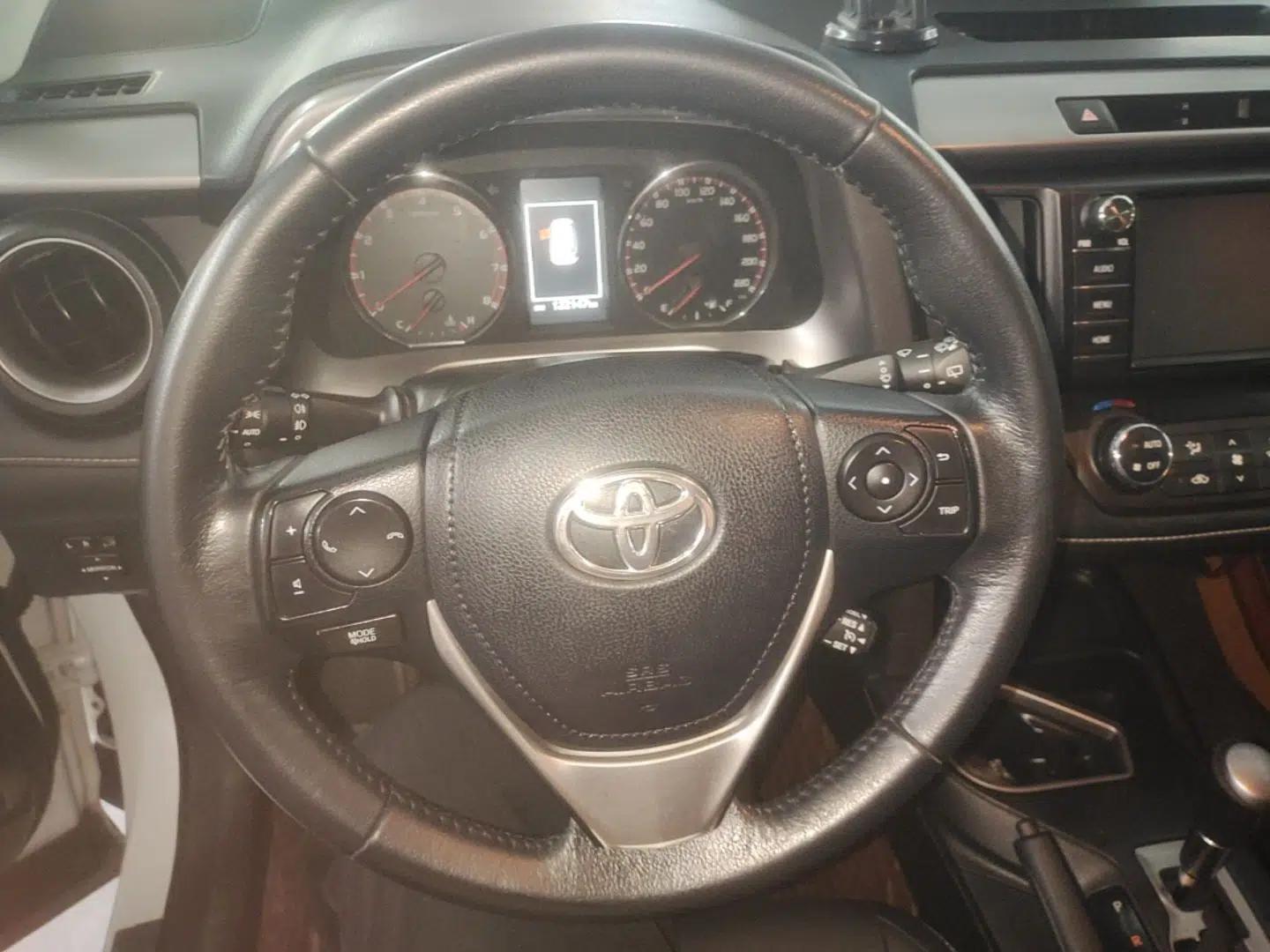 Toyota RAV4 2016 2.5L Automatic 4x4 Elite Edition — миниатюра 13
