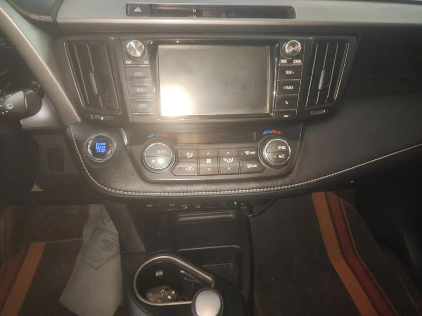 Toyota RAV4 2016 2.5L Automatic 4x4 Elite Edition — миниатюра 15
