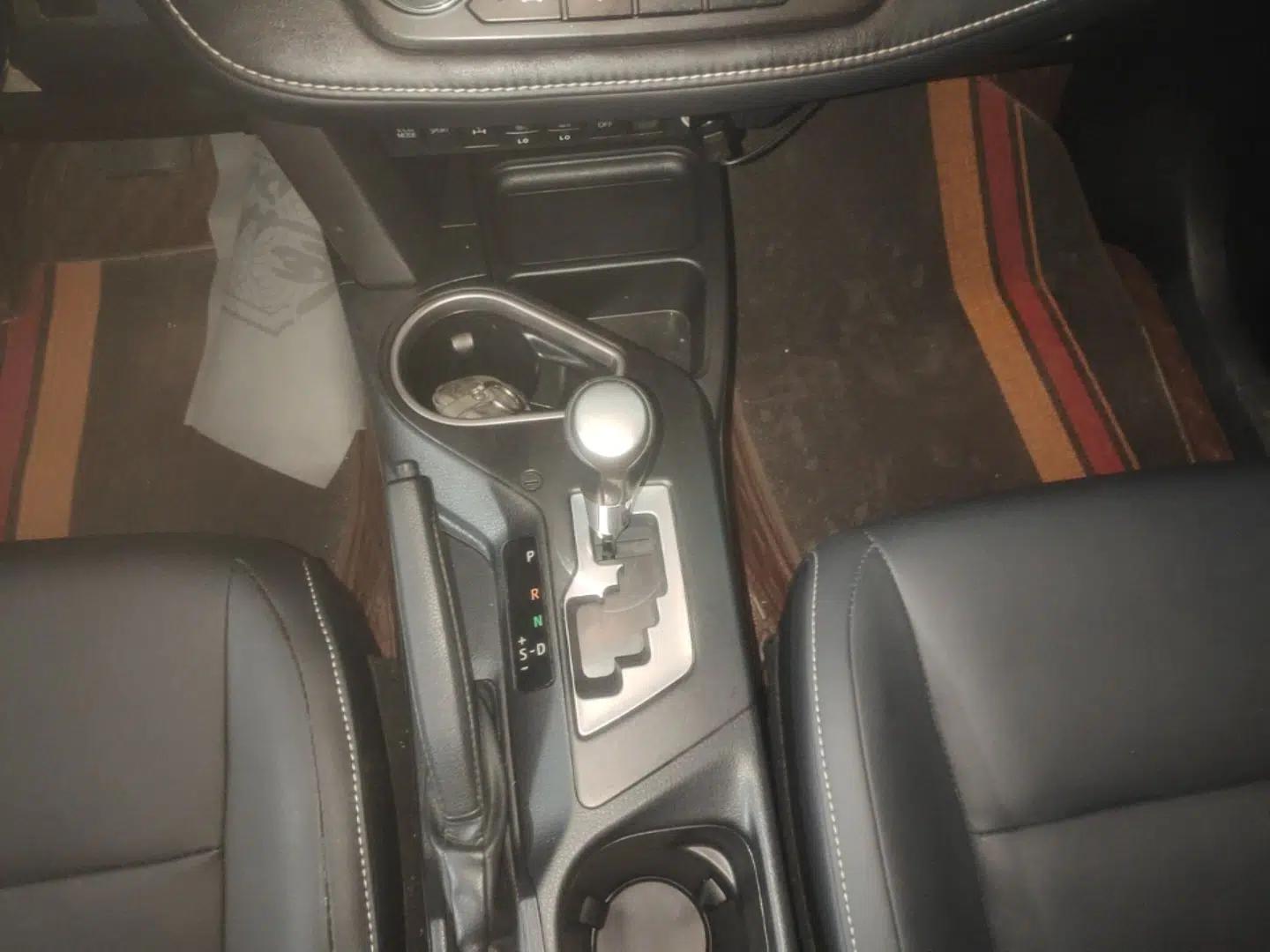 Toyota RAV4 2016 2.5L Automatic 4x4 Elite Edition — миниатюра 16