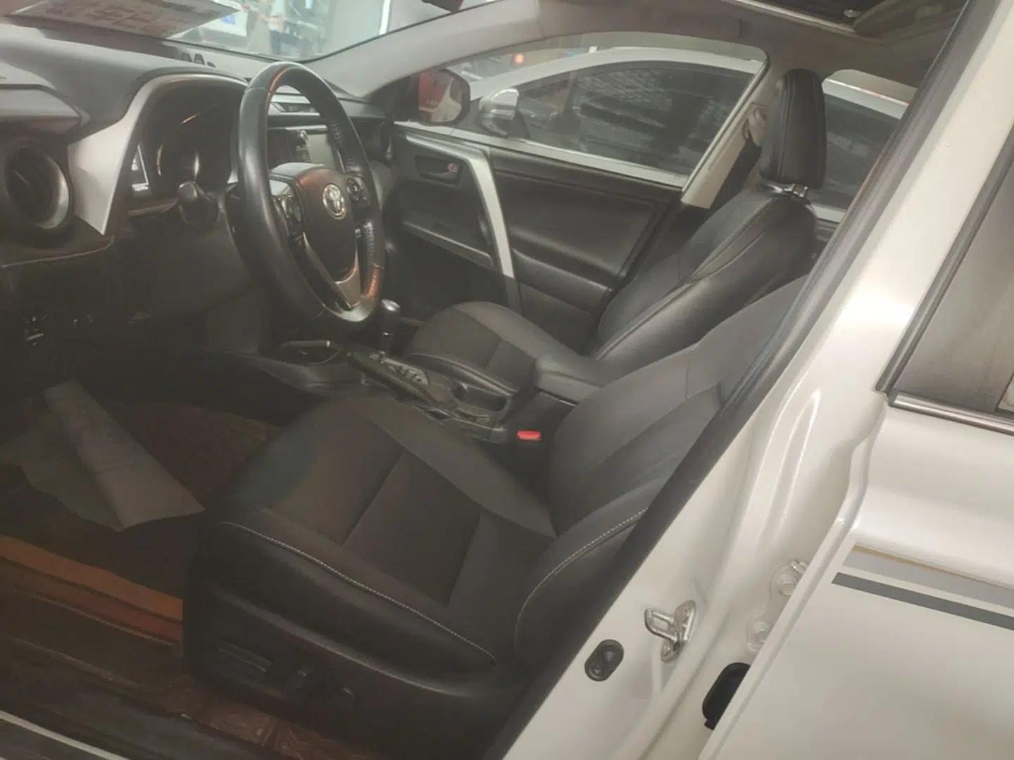 Toyota RAV4 2016 2.5L Automatic 4x4 Elite Edition — миниатюра 17