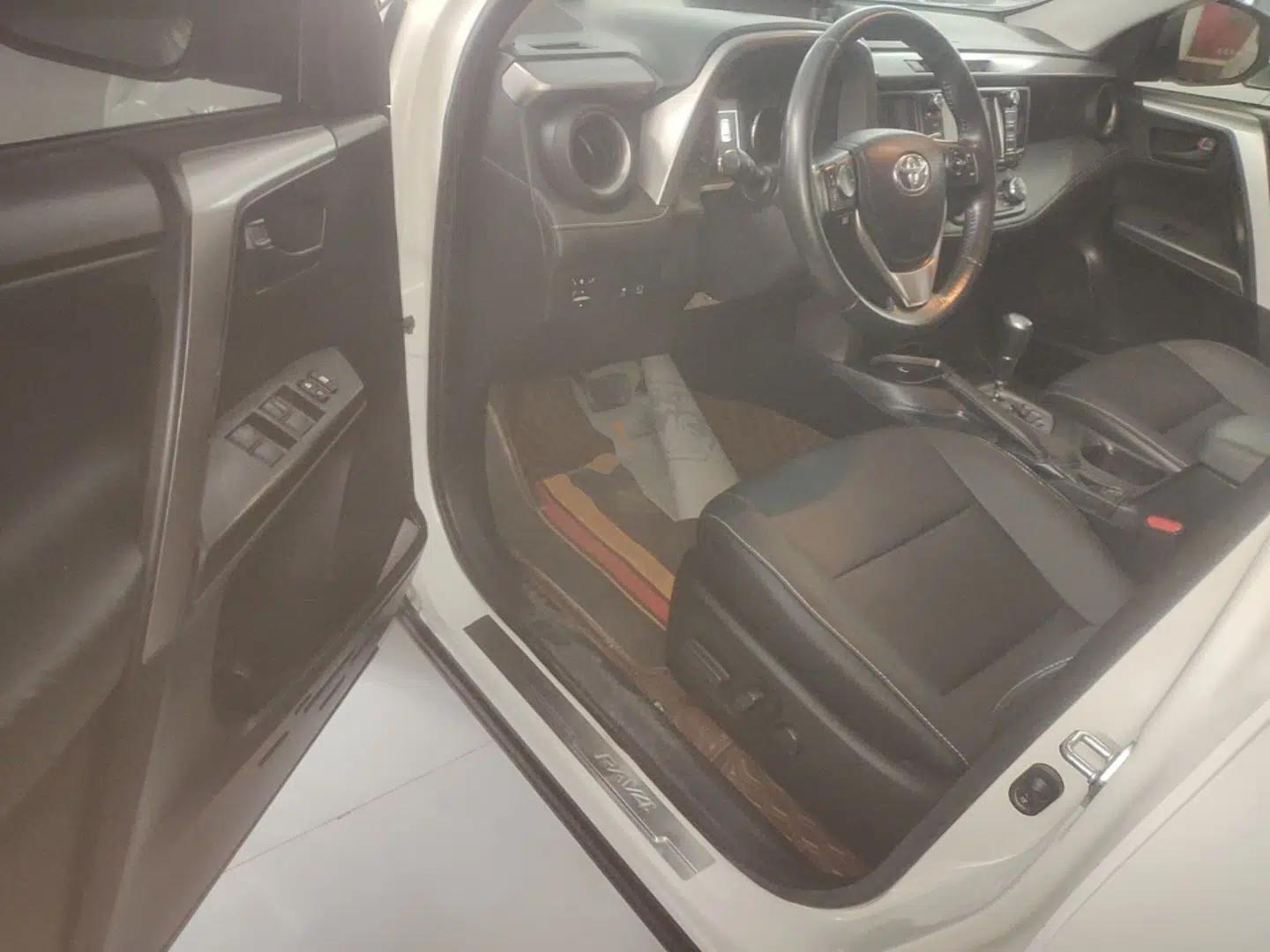 Toyota RAV4 2016 2.5L Automatic 4x4 Elite Edition — миниатюра 18