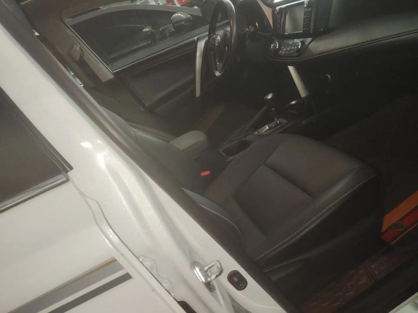 Toyota RAV4 2016 2.5L Automatic 4x4 Elite Edition — миниатюра 19