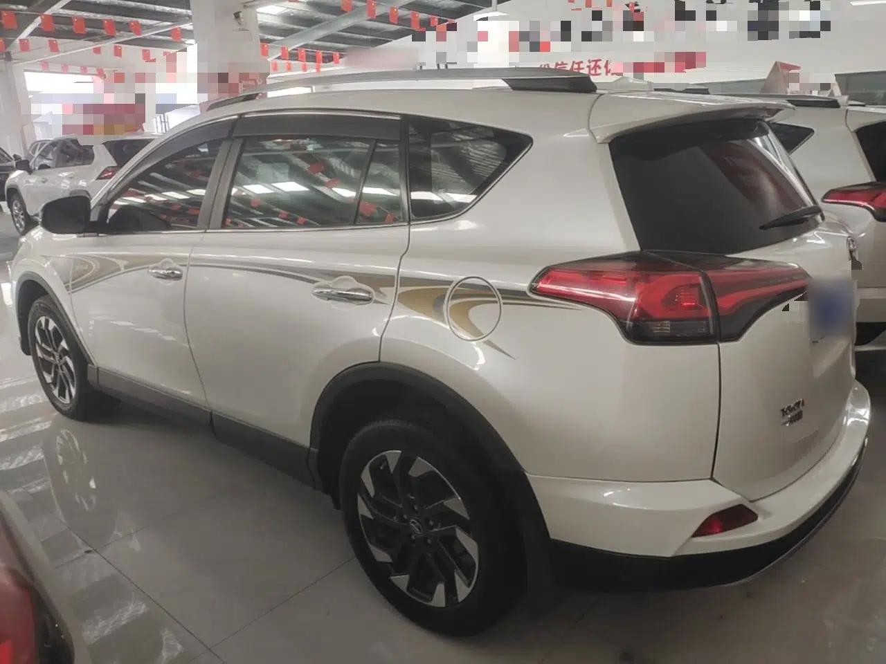 Toyota RAV4 2016 2.5L Automatic 4x4 Elite Edition — миниатюра 4