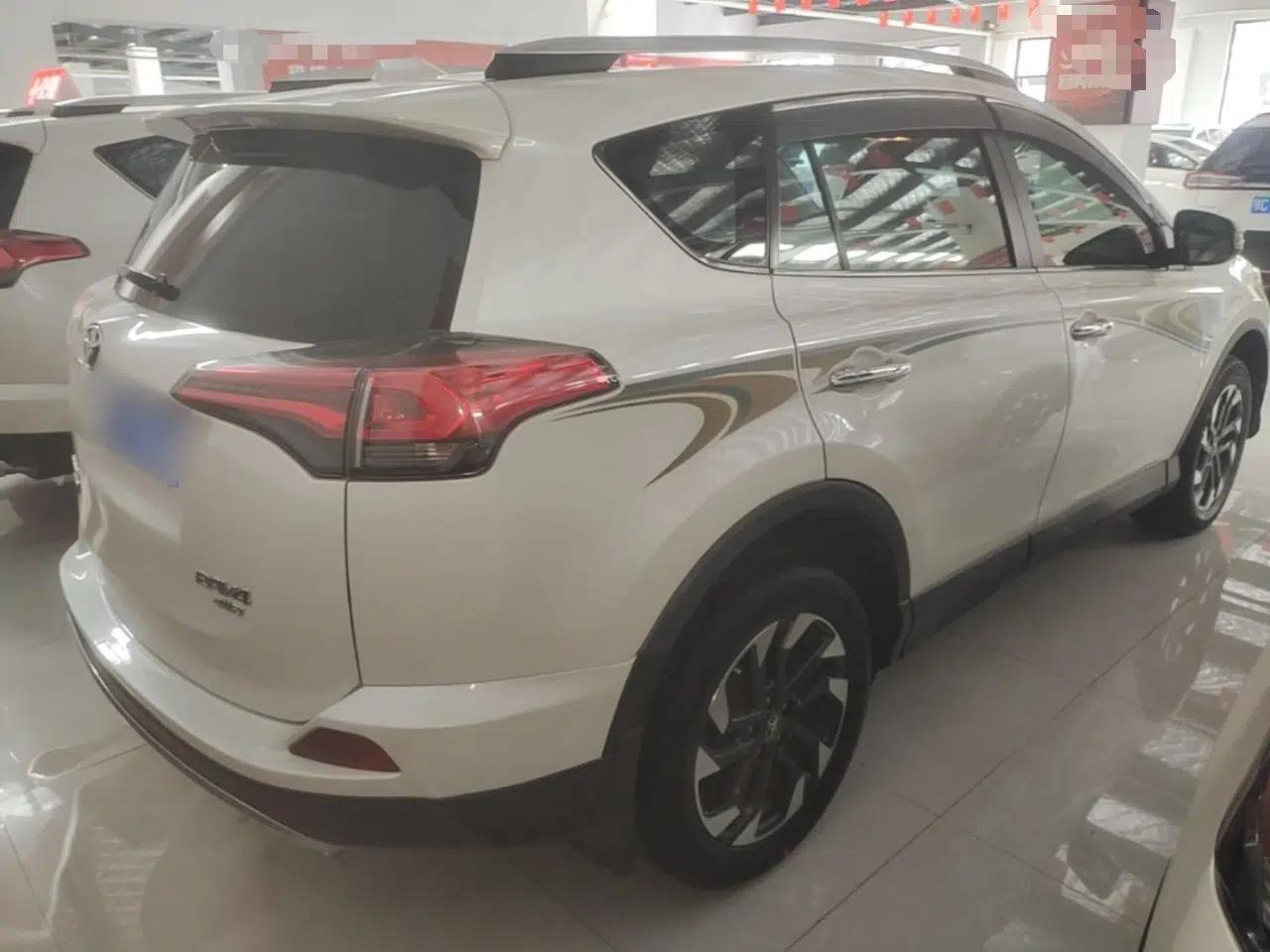 Toyota RAV4 2016 2.5L Automatic 4x4 Elite Edition — миниатюра 6