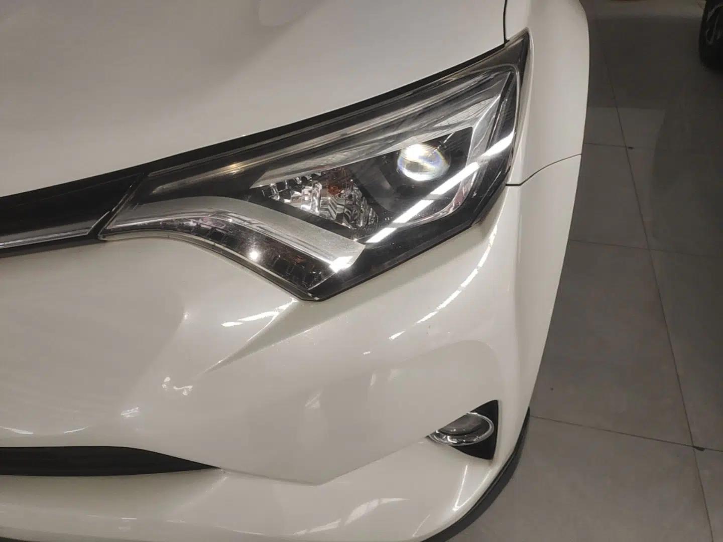 Toyota RAV4 2016 2.5L Automatic 4x4 Elite Edition — миниатюра 8