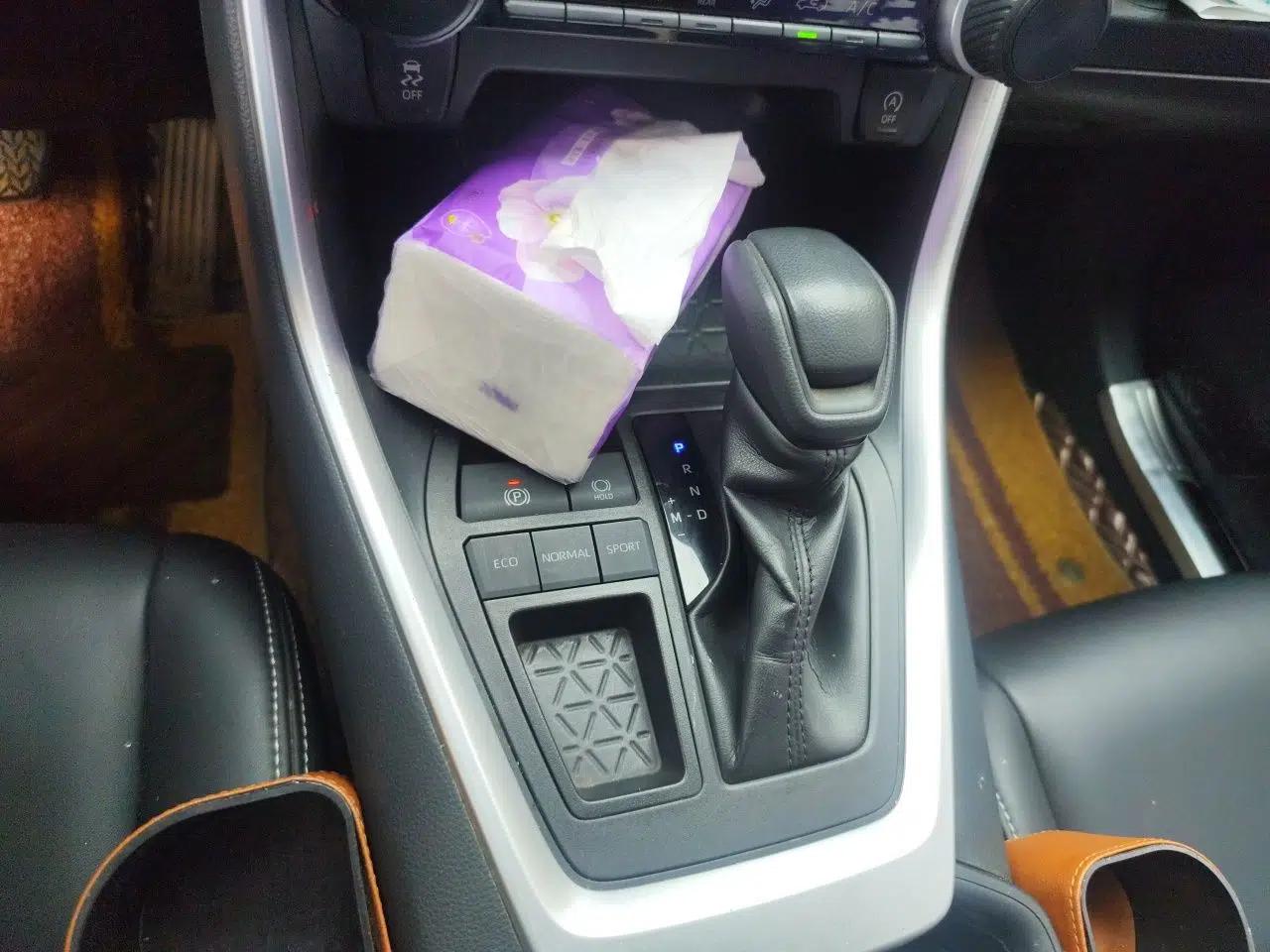 Toyota RAV4 2020 2.0L CVT Two-Wheel Drive Urban Edition — миниатюра 14