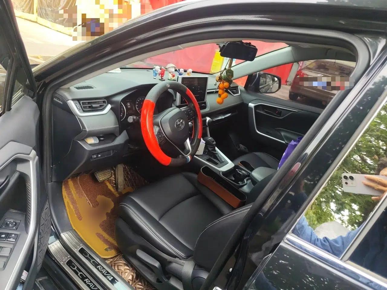 Toyota RAV4 2020 2.0L CVT Two-Wheel Drive Urban Edition — миниатюра 16