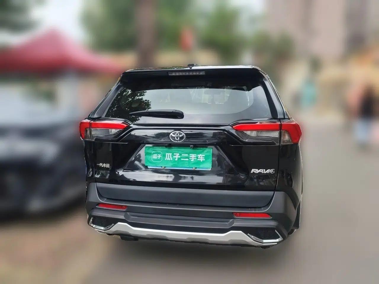 Toyota RAV4 2020 2.0L CVT Two-Wheel Drive Urban Edition — миниатюра 5