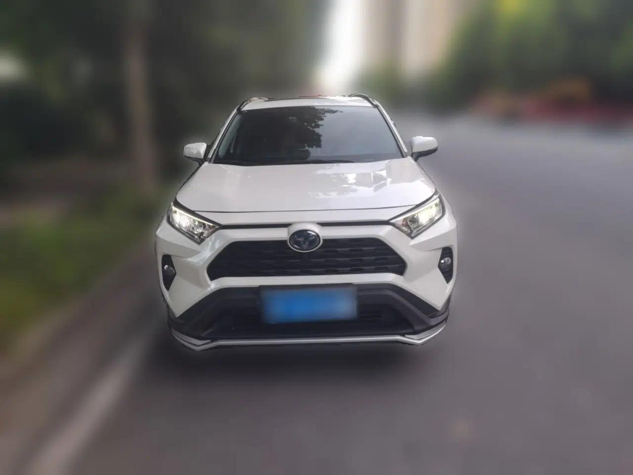 Toyota RAV4 2020 Dual-Engine 2.5L E-CVT Two-Wheel Drive Elite Edition — миниатюра 2