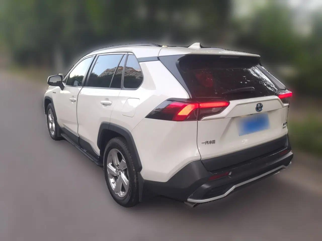 Toyota RAV4 2020 Dual-Engine 2.5L E-CVT Two-Wheel Drive Elite Edition — миниатюра 4