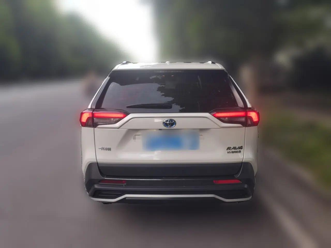 Toyota RAV4 2020 Dual-Engine 2.5L E-CVT Two-Wheel Drive Elite Edition — миниатюра 5