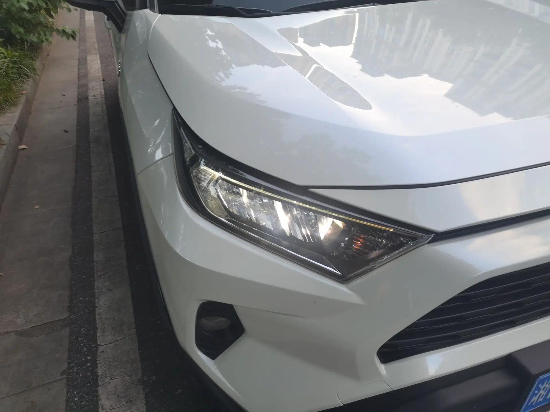 Toyota RAV4 2020 Dual-Engine 2.5L E-CVT Two-Wheel Drive Elite Edition — миниатюра 7