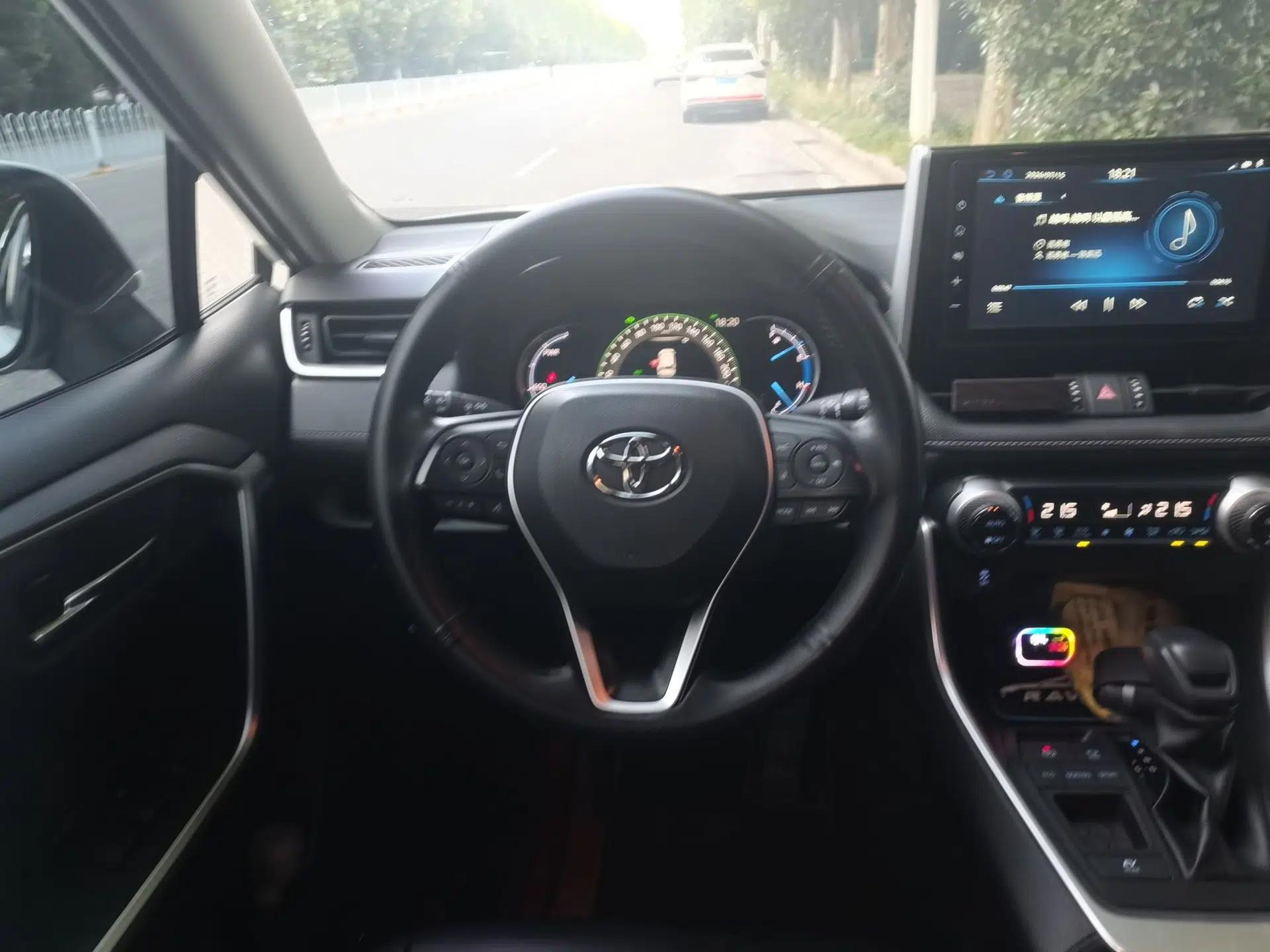 Toyota RAV4 2020 Dual-Engine 2.5L E-CVT Two-Wheel Drive Elite Edition — миниатюра 10