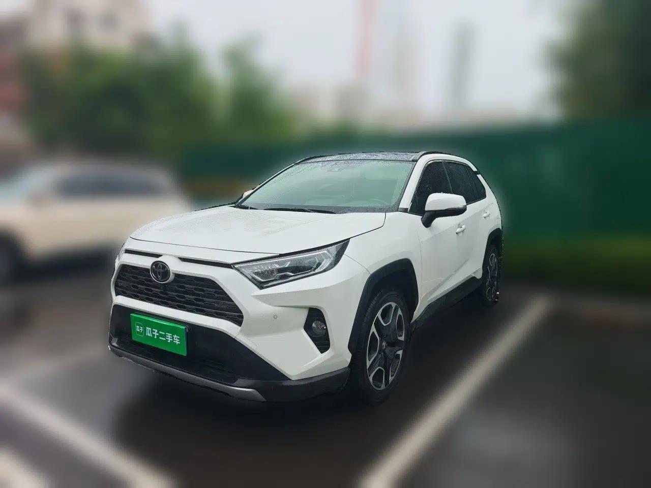 Toyota RAV4 2020 2.0L CVT Two-Wheel Drive Prestige Edition — миниатюра 1