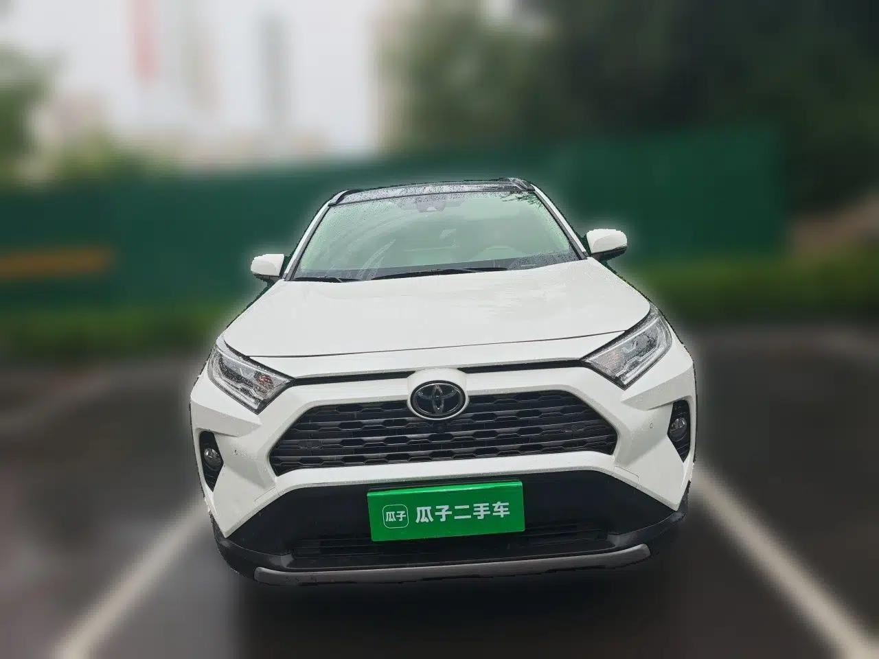 Toyota RAV4 2020 2.0L CVT Two-Wheel Drive Prestige Edition — миниатюра 2
