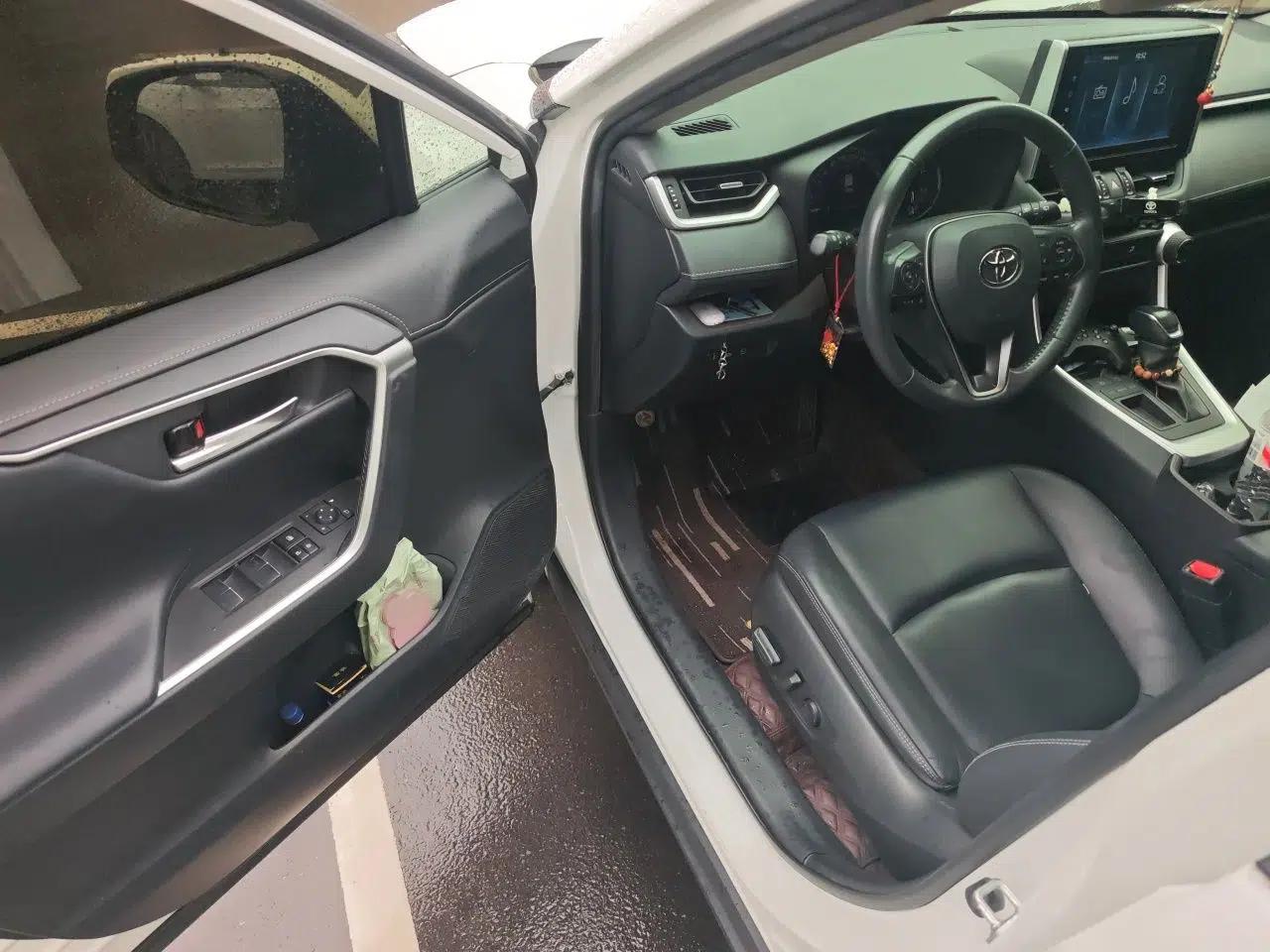 Toyota RAV4 2020 2.0L CVT Two-Wheel Drive Prestige Edition — миниатюра 16