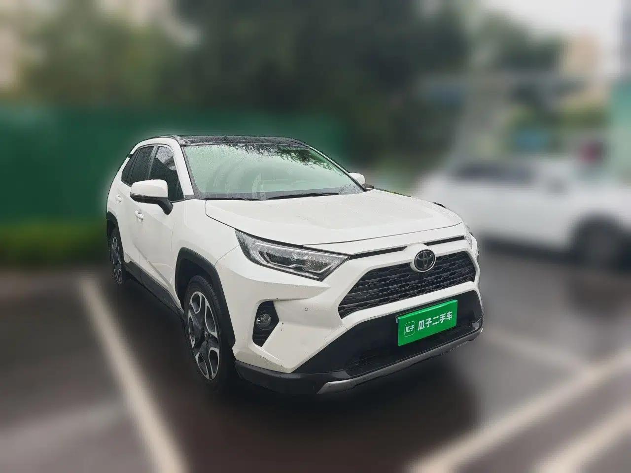 Toyota RAV4 2020 2.0L CVT Two-Wheel Drive Prestige Edition — миниатюра 3