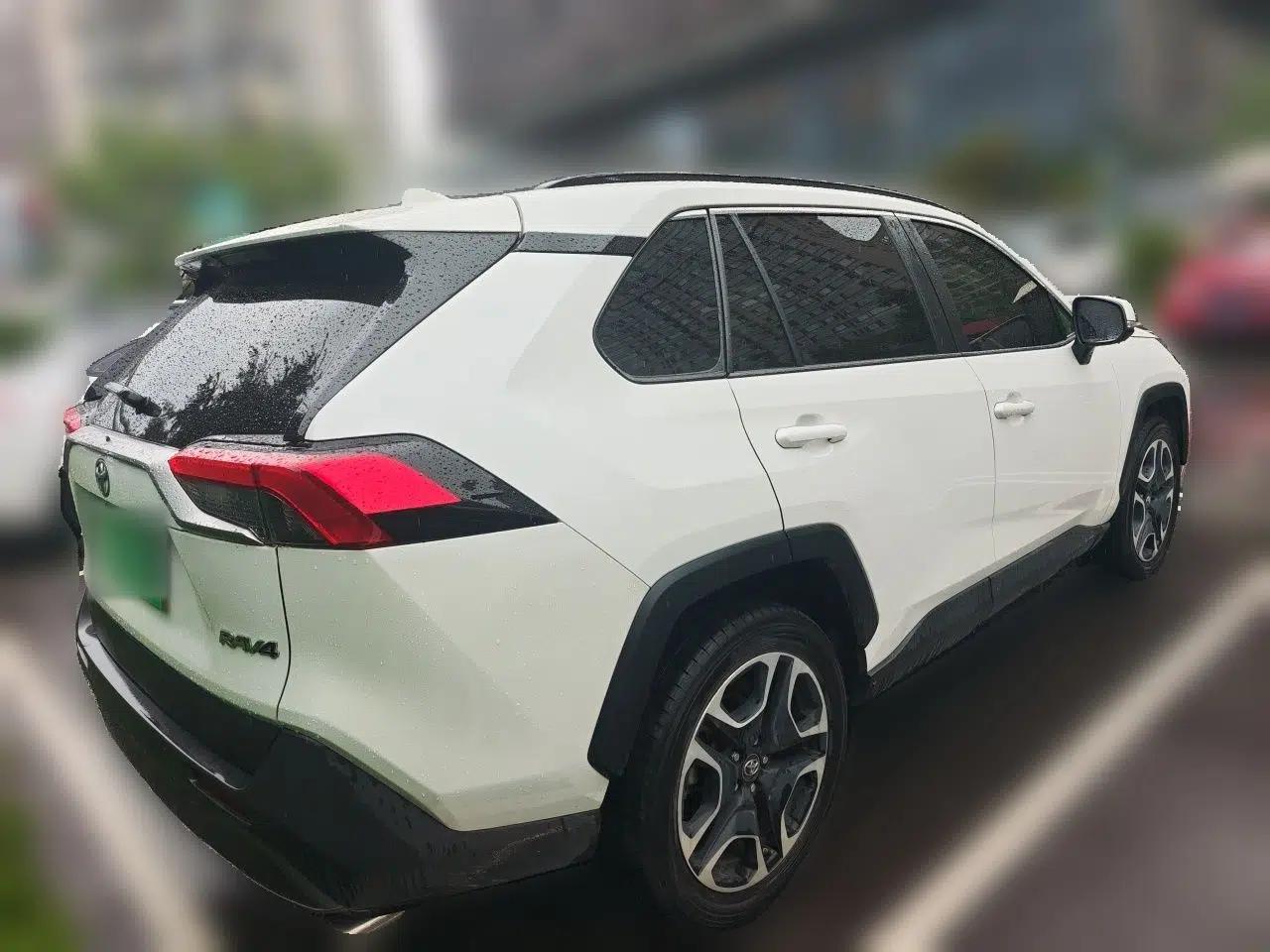 Toyota RAV4 2020 2.0L CVT Two-Wheel Drive Prestige Edition — миниатюра 6