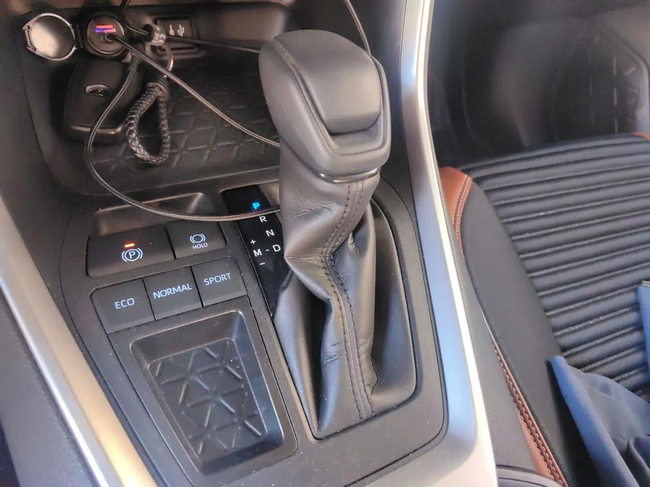 Toyota RAV4 2021 2.0L CVT Two-Wheel Drive Fashion Edition — миниатюра 14