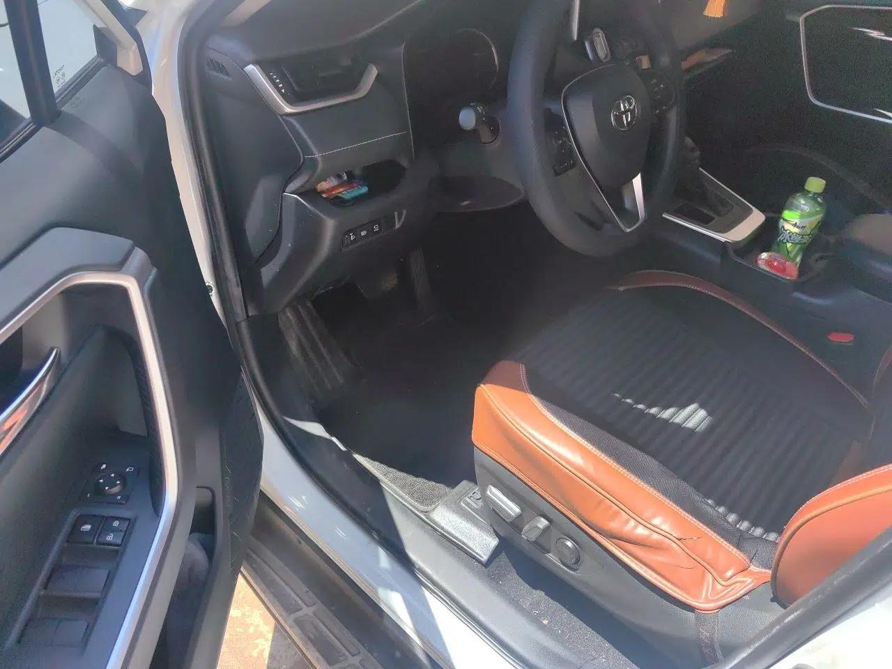 Toyota RAV4 2021 2.0L CVT Two-Wheel Drive Fashion Edition — миниатюра 16