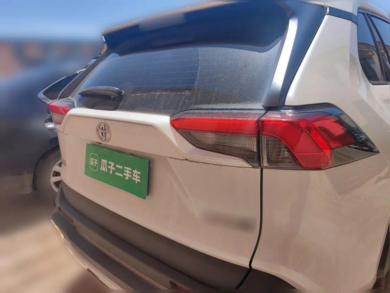 Toyota RAV4 2021 2.0L CVT Two-Wheel Drive Fashion Edition — миниатюра 5