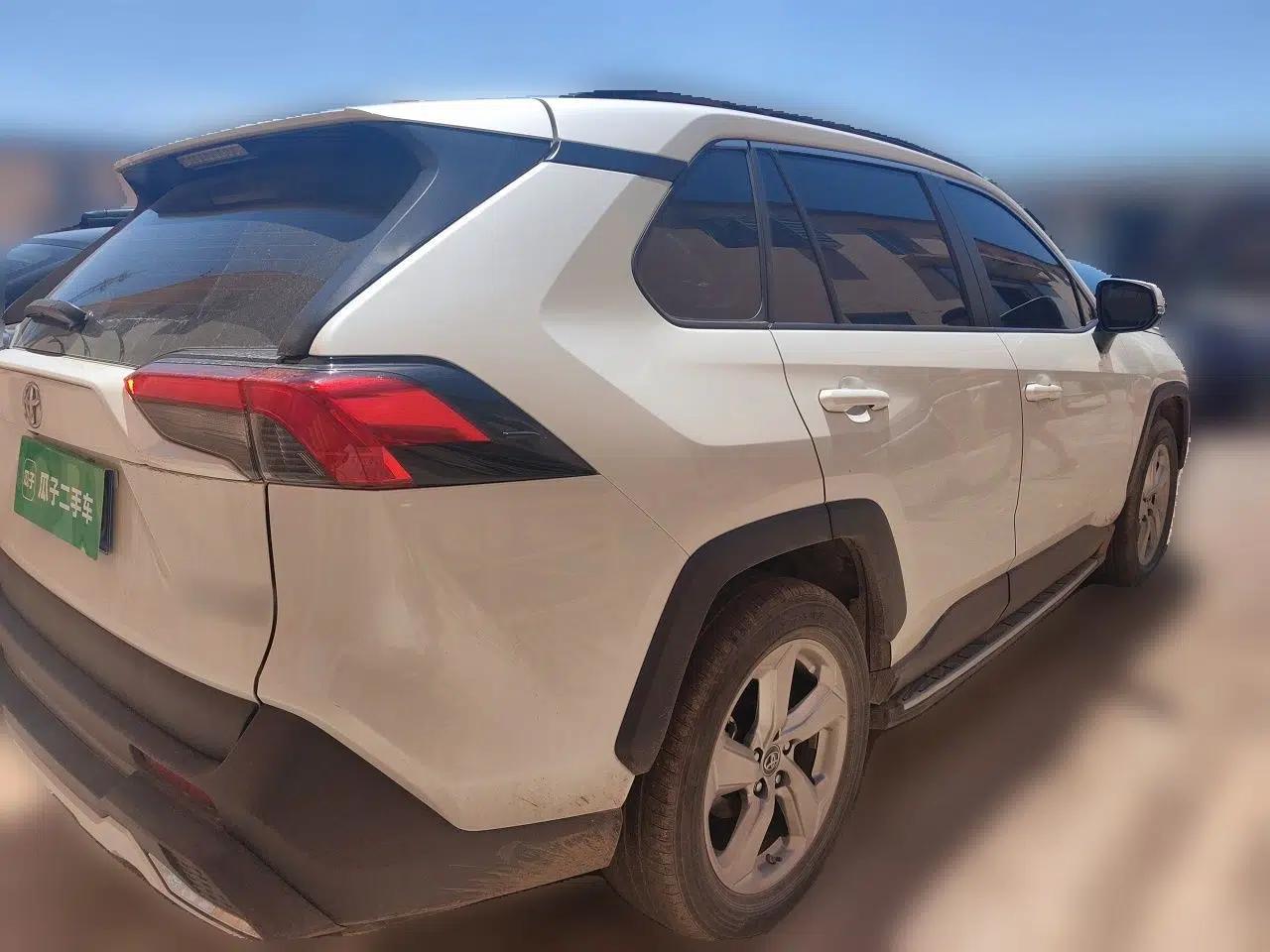 Toyota RAV4 2021 2.0L CVT Two-Wheel Drive Fashion Edition — миниатюра 6